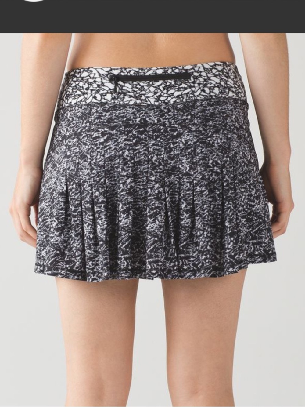 Lululemon Circuit Breaker Skirt sz 8 Tall
Iced Wave White Black / Ice Breaker